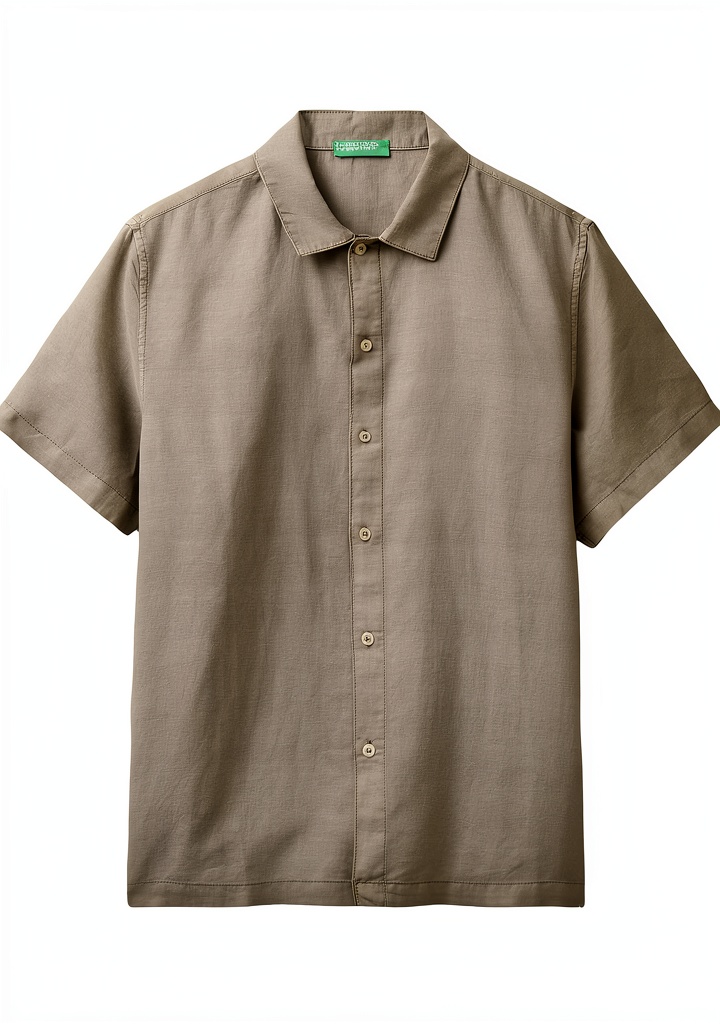 'Camicia Benetton uomo in misto lino e cotone su sfondo neutro'