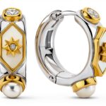 Orecchini da donna di Ti Sento Milano. Gioiello realizzato in argento sterling dorato e zirconi. Il colore di questi orecchini è Madreperla. La Referenza è: 7946 MW.-0